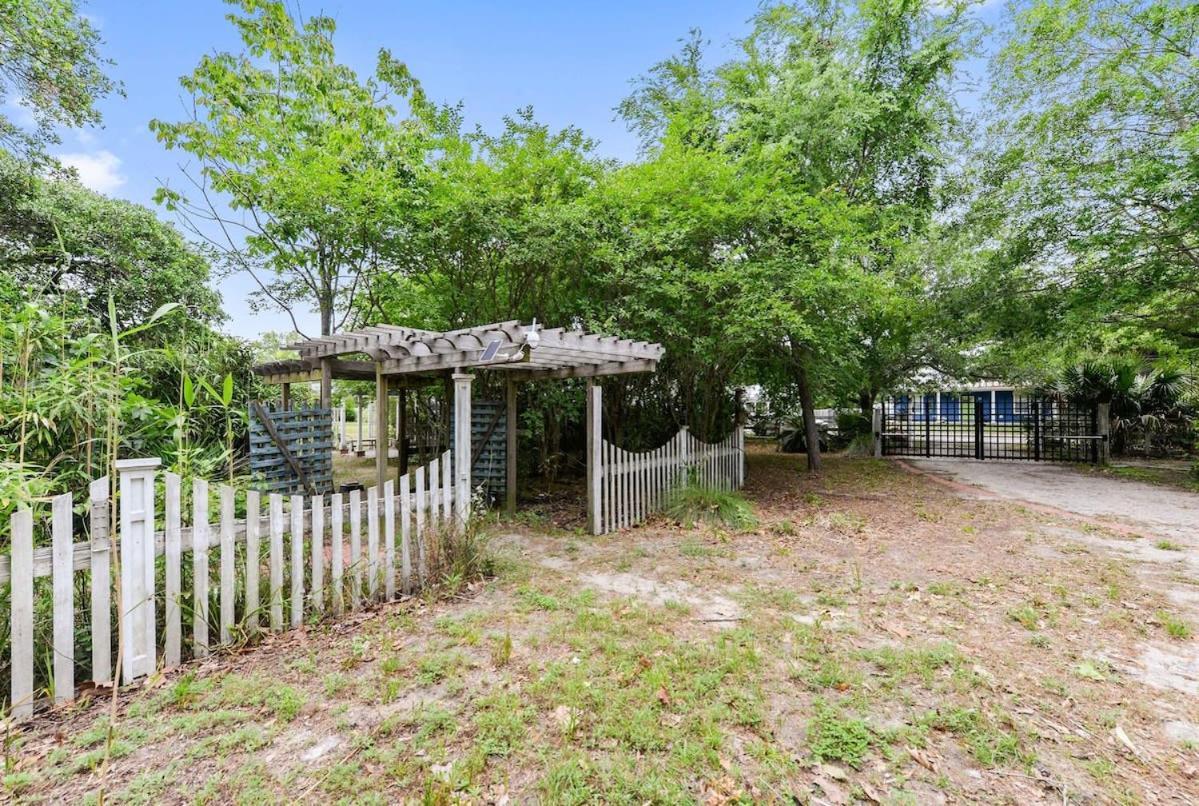 Bare Feet Bungalow -Close To Beach & Dog Friendly Gulfport Exterior photo