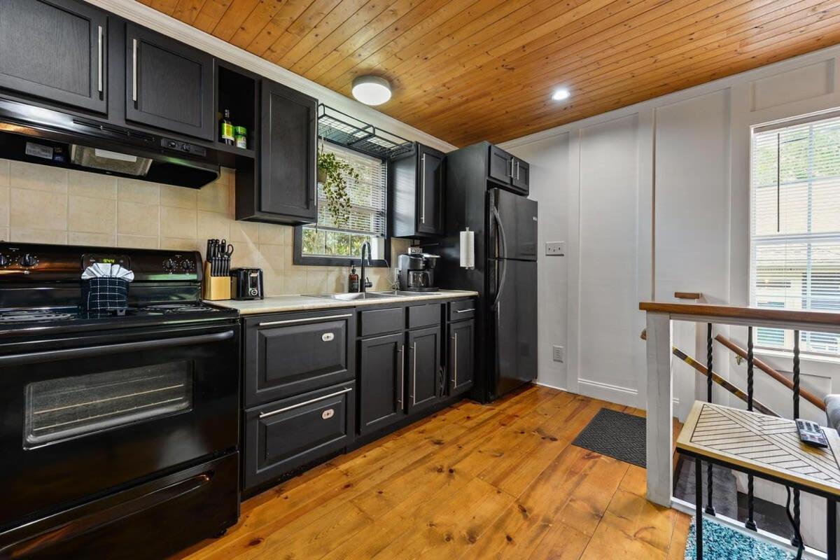 Bare Feet Bungalow -Close To Beach & Dog Friendly Gulfport Exterior photo